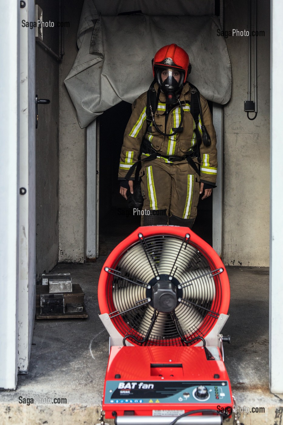 VENTILATEUR ET STOPPEUR DE FUMEE, DES OUTILS COMPLEMENTAIRES, ATELIERS DES FIRE DAYS, AUXERRE (89), FRANCE 