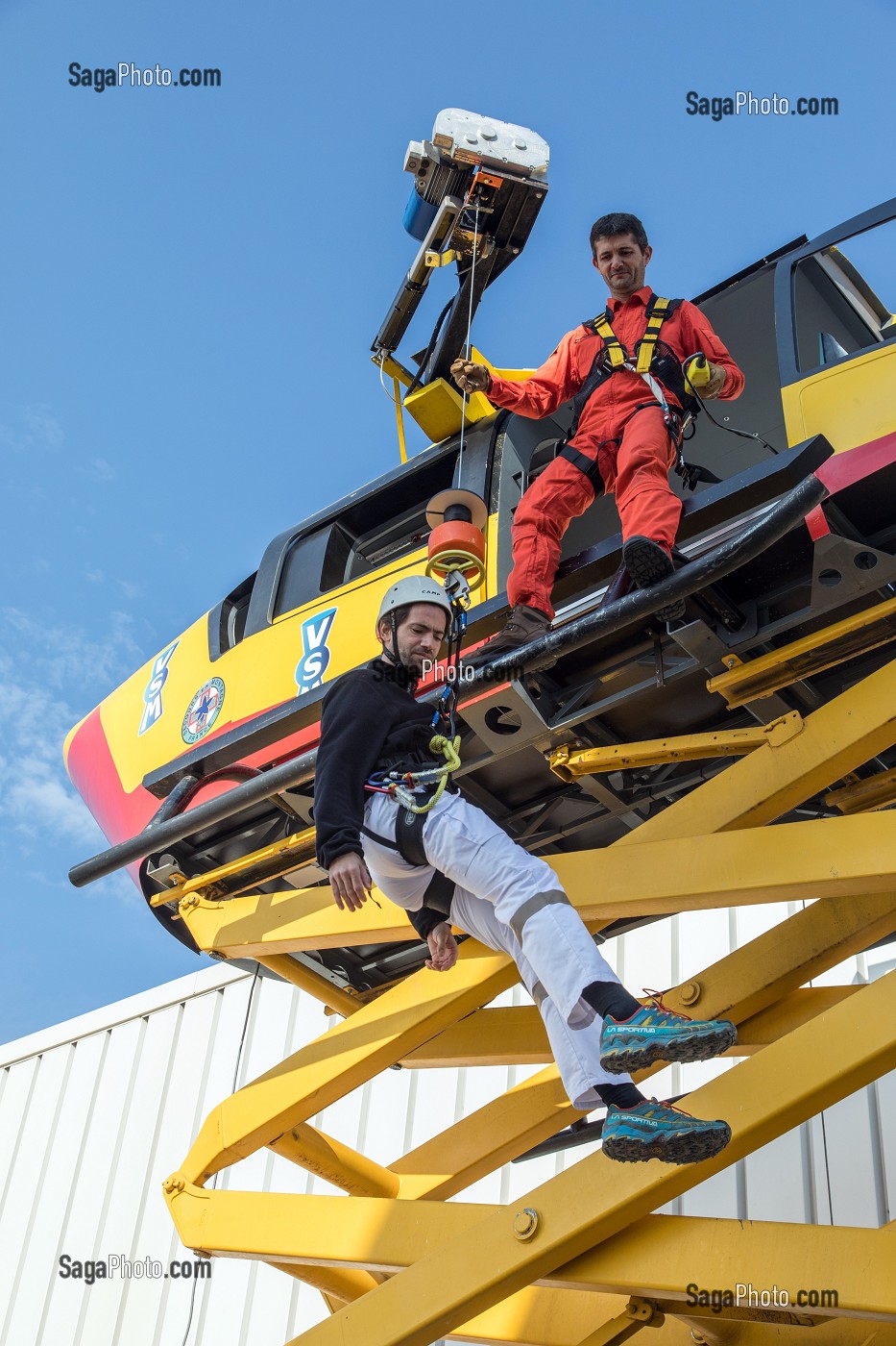 SIMULATEUR MOBILE D'ENTRAINEMENT A L'HELITREUILLAGE, FORMATION TRANSPORTS HELIPORTES POUR LES MEDECINS ET INFIRMIERS URGENTISTES, ECOLE D'APPLICATION DE SECURITE CIVILE DE VALABRE, GARDANNE (13), FRANCE 