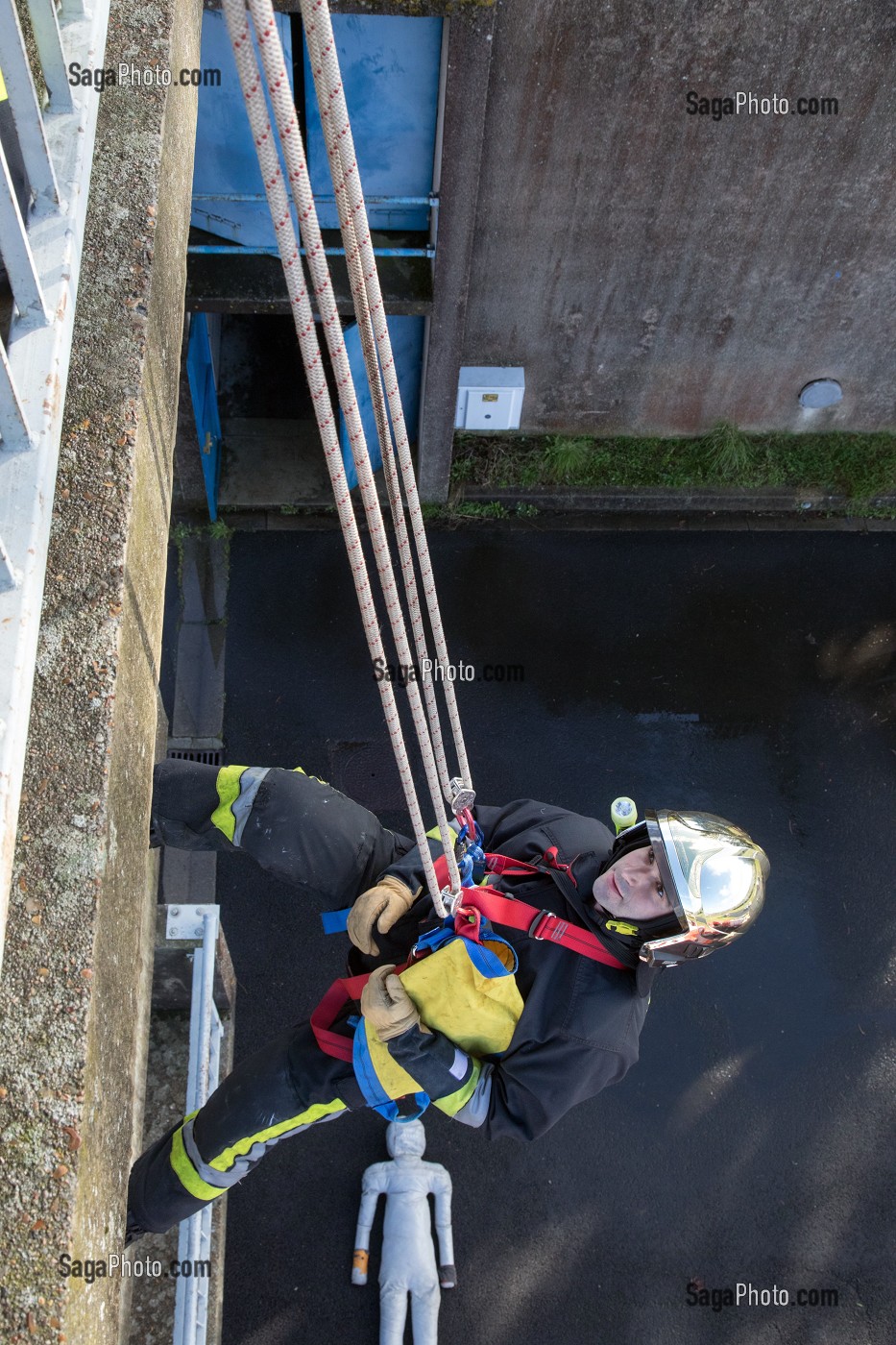 ENTRAINEMENT A LA MANOEUVRE DE LOT DE SAUVETAGE SUR CORDE, CENTRE DE SECOURS PRINCIPAL DE CHATEAUDUN, EURE-ET-LOIR (28) 