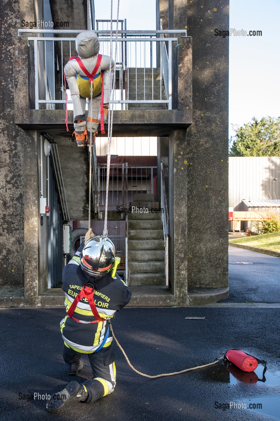 REMONTEE DE LA VICTIME, ENTRAINEMENT A LA MANOEUVRE DE LOT DE SAUVETAGE SUR CORDE, CENTRE DE SECOURS PRINCIPAL DE CHATEAUDUN, EURE-ET-LOIR (28) 
