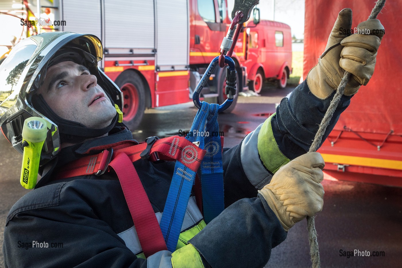 REMONTEE DE LA VICTIME, ENTRAINEMENT A LA MANOEUVRE DE LOT DE SAUVETAGE SUR CORDE, CENTRE DE SECOURS PRINCIPAL DE CHATEAUDUN, EURE-ET-LOIR (28) 