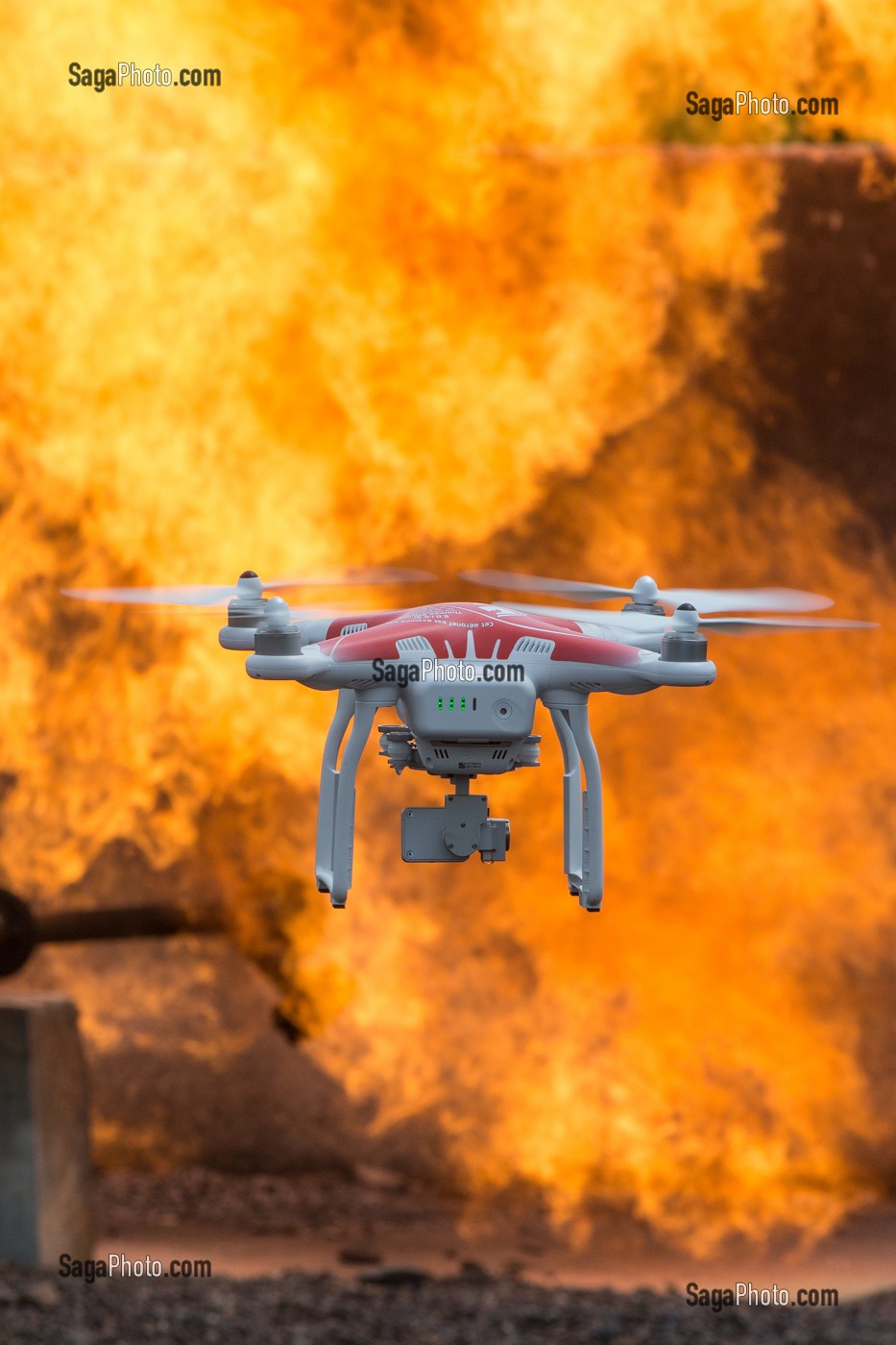 PILOTAGE DE DRONE EN INTERVENTION SUR UN FEU DE GAZ, UN NOUVEL OUTIL AU SERVICE DES SAPEURS-POMPIERS, ALENCON (ORNE), SDIS61, FRANCE 