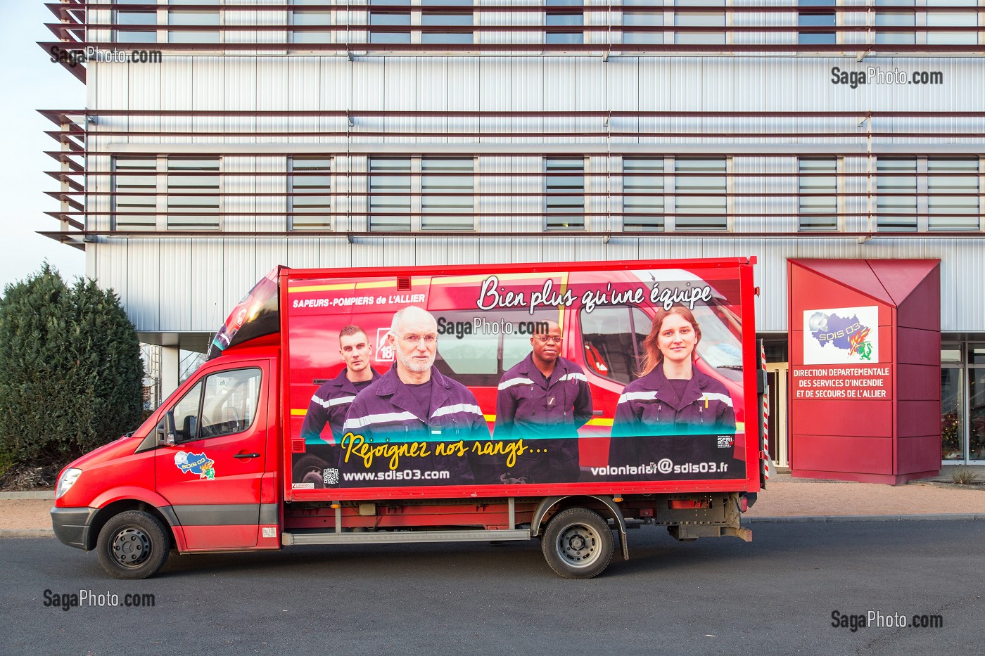 VEHICULE POUR LA PROMOTION DU VOLONTARIAT SAPEURS-POMPIERS, SDIS DE L'ALLIER (03), FRANCE