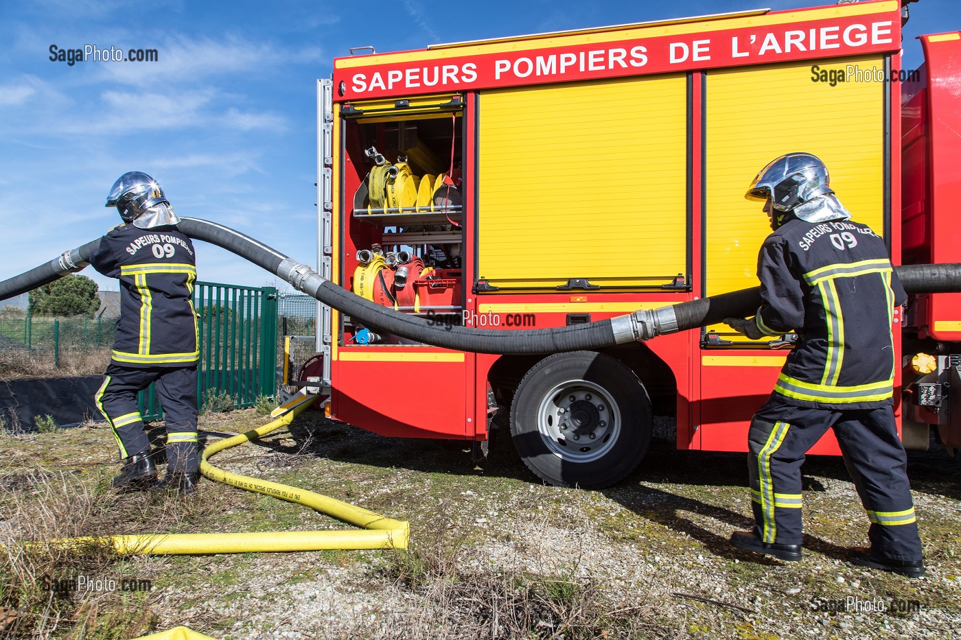 POMPAGE DANS LE BASSIN DE RETENTION, EXERCICE INCENDIE DANS L'ENTREPRISE DE COLORANT COLORIS GLOBAL COLORING CONCEPT, SAPEURS-POMPIERS DU CENTRE DE SECOURS DU VAL D'ARIEGE, PAMIERS (09), FRANCE