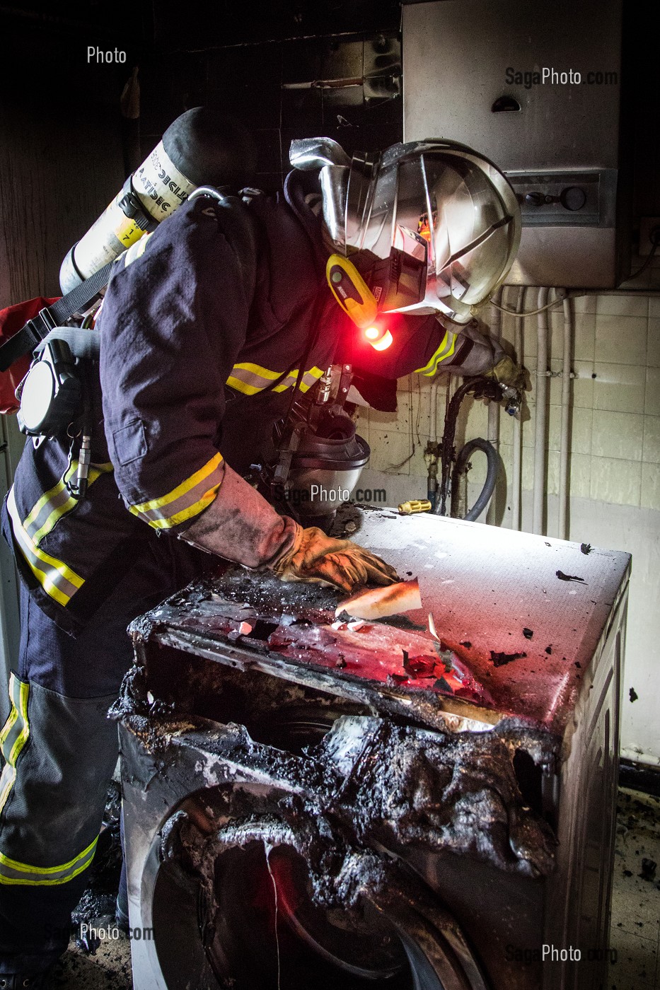INTERVENTION POUR UN FEU DE CUISINE EN CENTRE-VILLE, SAPEURS-POMPIERS DU CENTRE DE SECOURS DU VAL D'ARIEGE, PAMIERS (09), FRANCE 