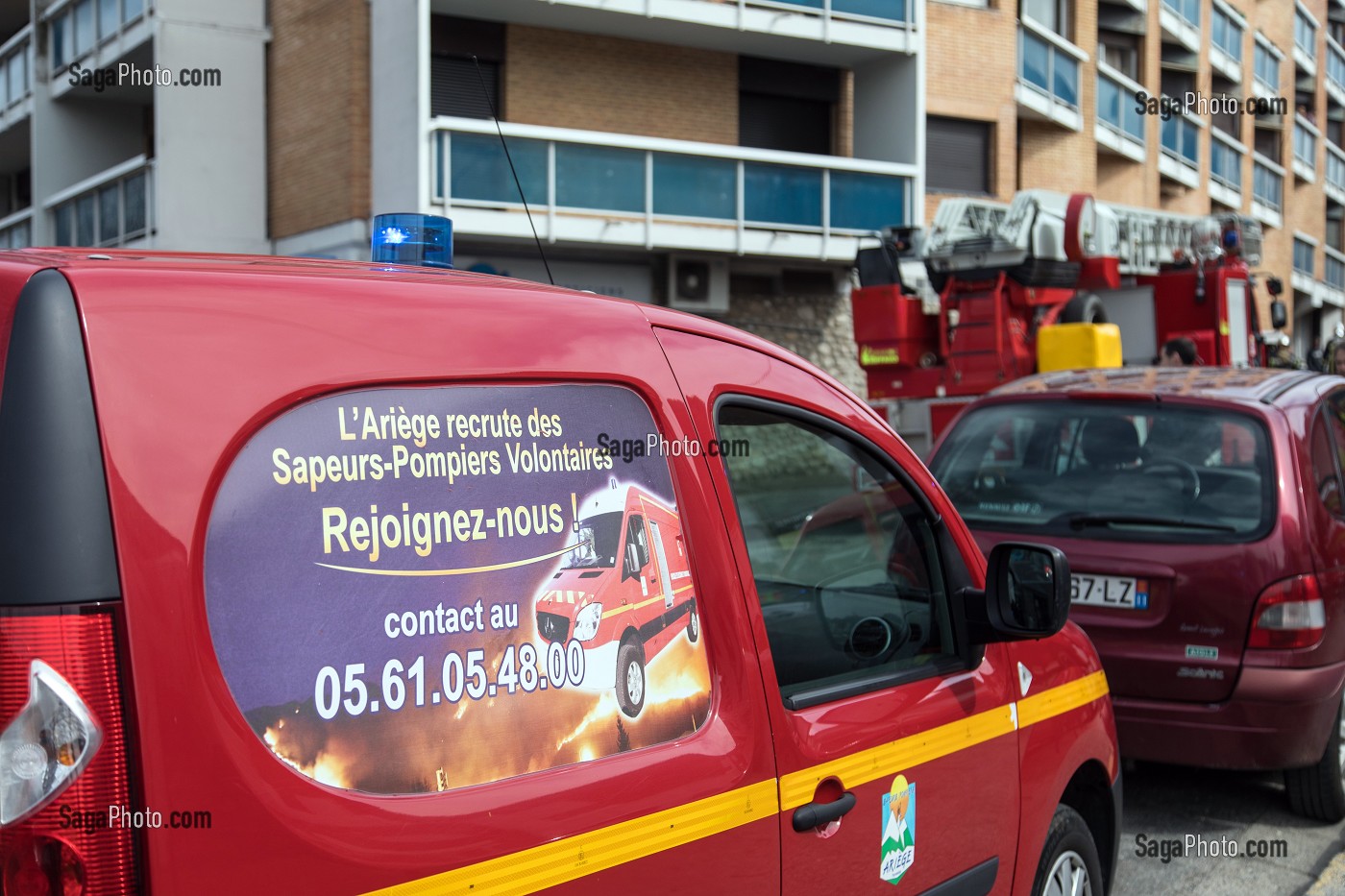 CAMPAGNE DE RECRUTEMENT POUR LE VOLONTARIAT SUR LES VEHICULES DU CHEF D'AGRES, INTERVENTION EN CENTRE-VILLE, SAPEURS-POMPIERS DU CENTRE DE SECOURS DU VAL D'ARIEGE, PAMIERS (09), FRANCE