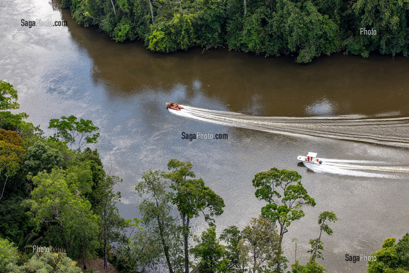 SECOURS AQUATIQUE AVEC L'EQUIPE SPECIALISEE SAV DU CENTRE DE SECOURS DE REMIRE-MONTJOLY, RIVIERE LA COMTE AU MILIEU DE LA FORET AMAZONIENNE, GUYANE FRANCAISE, DEPARTEMENT-REGION D'OUTRE-MER, AMERIQUE DU SUD, FRANCE 