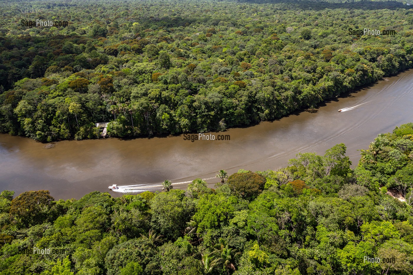 SECOURS AQUATIQUE AVEC L'EQUIPE SPECIALISEE SAV DU CENTRE DE SECOURS DE REMIRE-MONTJOLY, RIVIERE LA COMTE AU MILIEU DE LA FORET AMAZONIENNE, GUYANE FRANCAISE, DEPARTEMENT-REGION D'OUTRE-MER, AMERIQUE DU SUD, FRANCE 