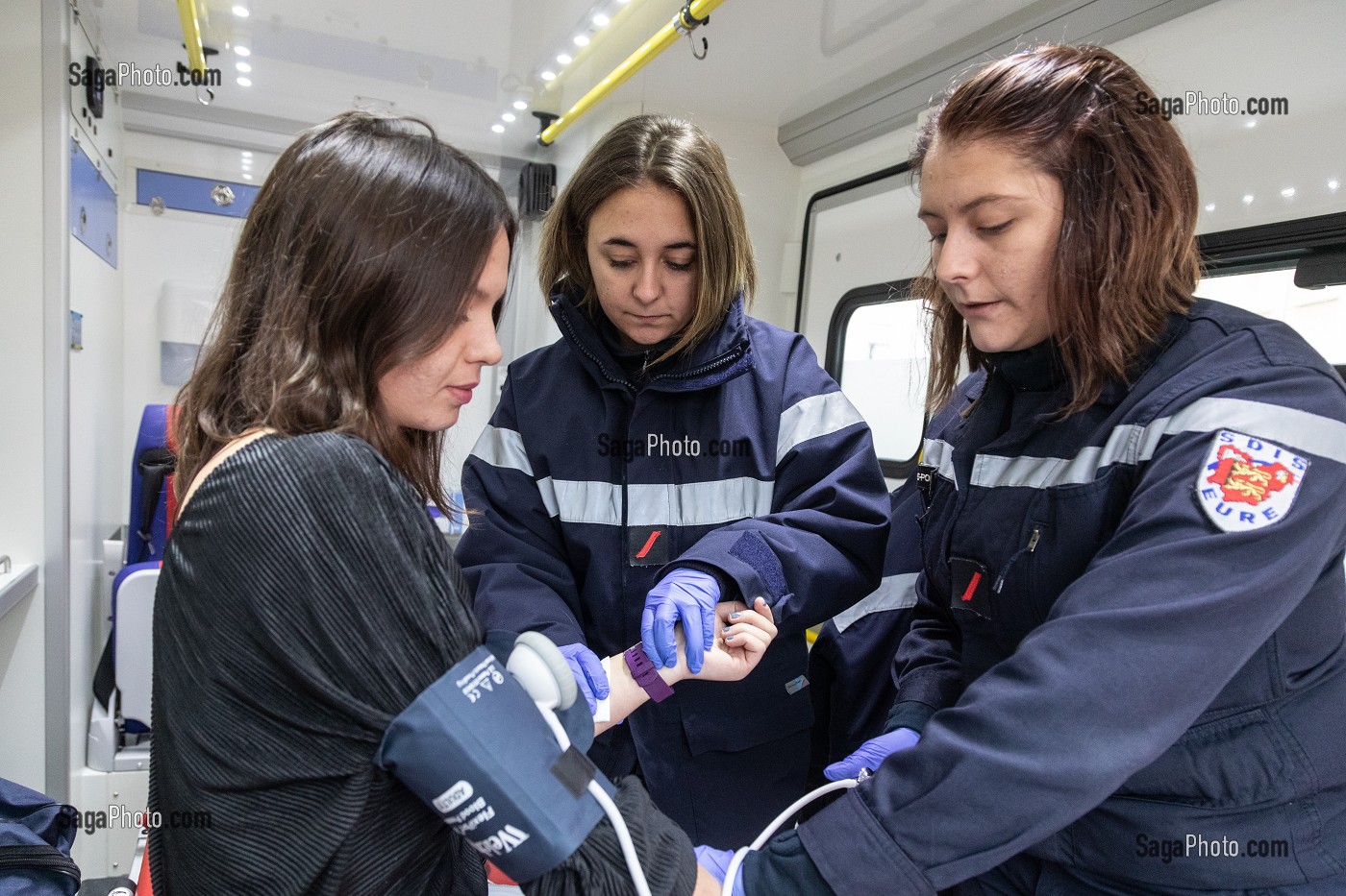 INTERVENTION EN VSAV AVEC UN EQUIPAGE ENTIEREMENT FEMININ, CENTRE D'INCENDIE ET DE SECOURS DE BRETEUIL-SUR-ITON (27), FRANCE 