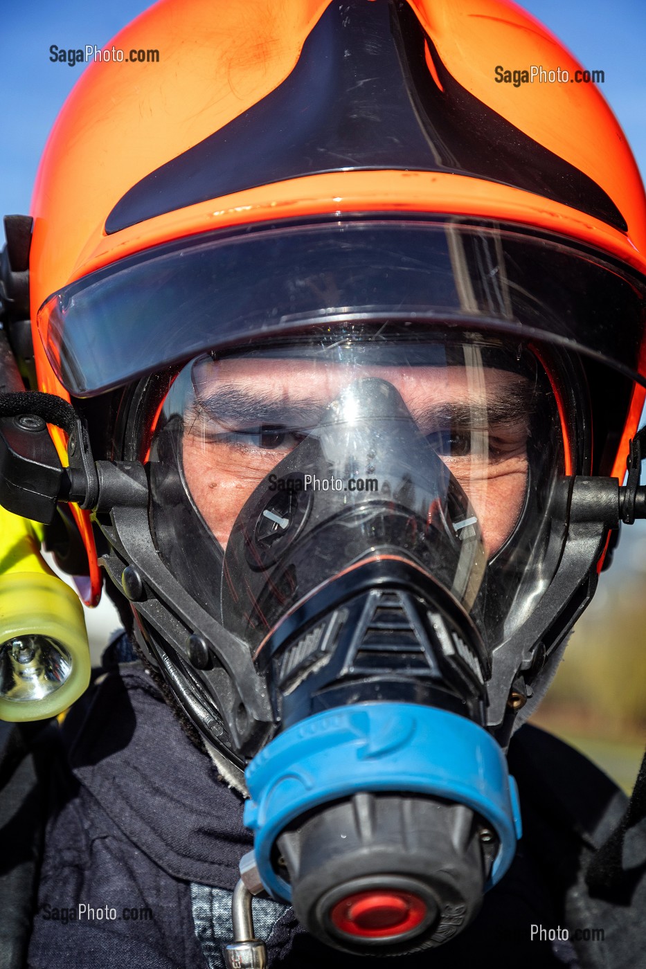 FORMATION DES SAPEURS-POMPIERS AU PORT DE L'ARI, APPAREIL RESPIRATOIRE ISOLANT, ECOLE DEPARTEMENTALE DES SAPEURS-POMPIERS DE L'ORNE, ALENCON (61), FRANCE 