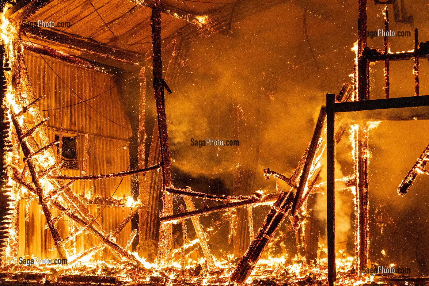 FEU DE LA SALLE DE GYMNASTIQUE ANDRE JIDOUARD, COMPLEXE SPORTIF LOUIS LOUVRIER, ARGENTAN (61), FRANCE 