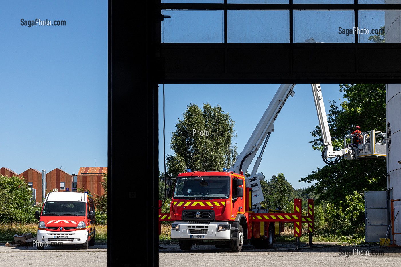 CASERNE DES SAPEURS-POMPIERS DU CENTRE D'INTERVENTION ET DE SECOURS DE HENNEBONT, MORBIHAN, FRANCE 