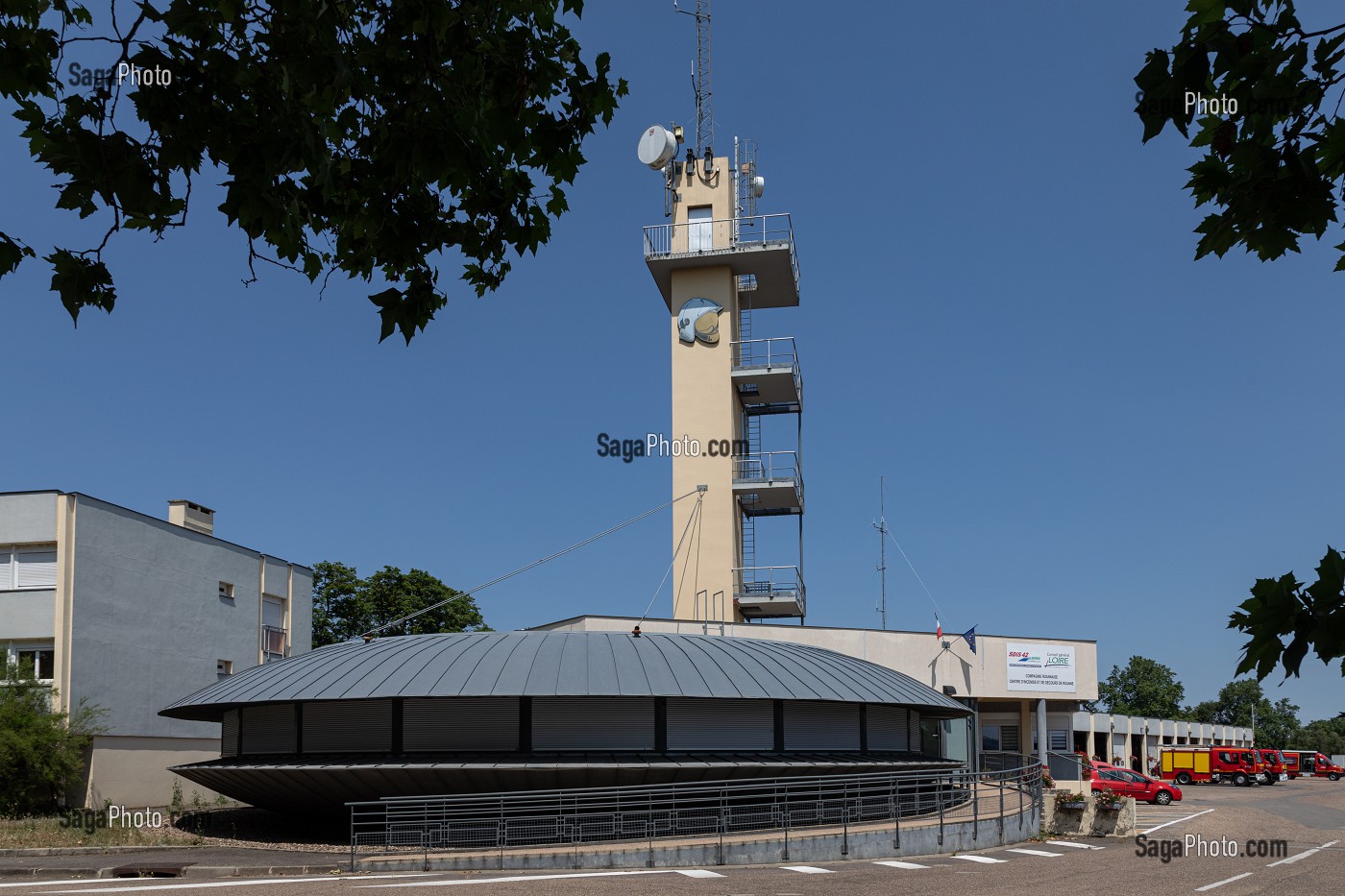 CASERNE DES SAPEURS-POMPIERS DU CENTRE D'INTERVENTION ET DE SECOURS DE ROANNE, LOIRE, FRANCE 