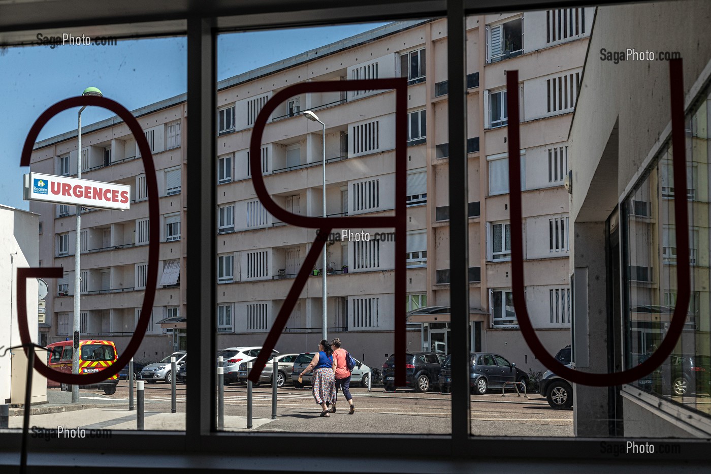 CRISE AU SERVICE DES URGENCES DE L'HOPITAL DE ROANNE, LOIRE, FRANCE 