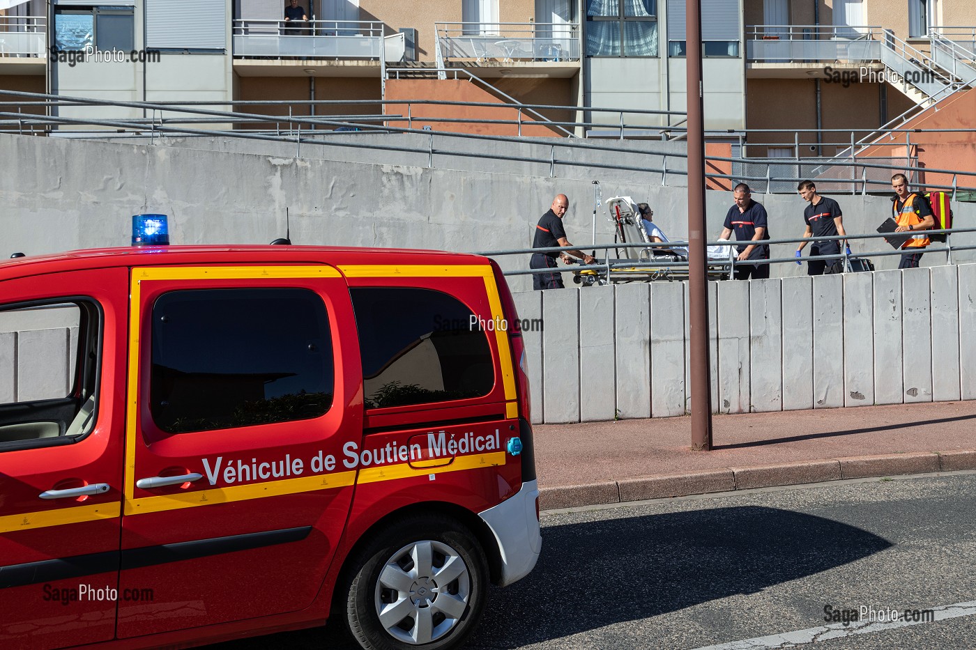 VEHICULE DE SOUTIEN MEDICAL POUR L'INFIRMIER LORS DE CERTAINS SECOURS A PERSONNES, SAPEURS-POMPIERS DU CENTRE D'INTERVENTION ET DE SECOURS DE ROANNE, LOIRE, FRANCE 