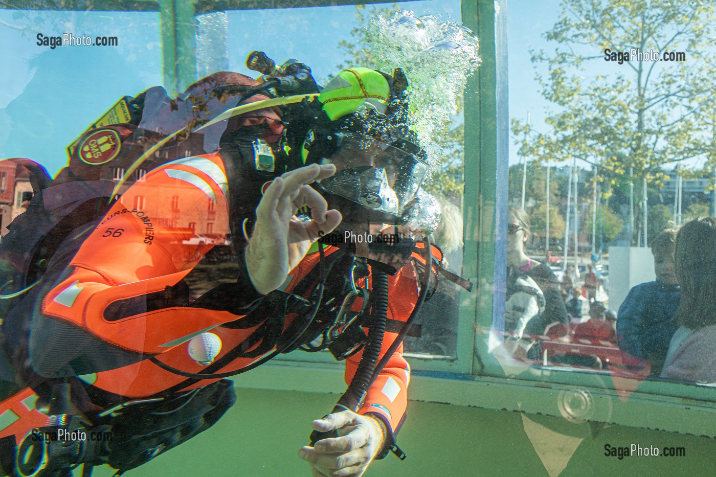 DEMONSTRATION DE SECOURS AQUATIQUE AVEC LES SAPEURS-POMPIERS, CONGRES NATIONAL DES SAPEURS-POMPIERS DE FRANCE, VANNES, MORBIHAN 