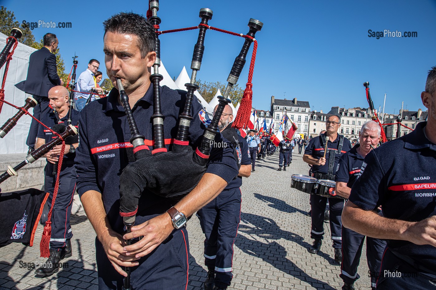 BAGAD DU MORBIHAN POUR LE CONGRES NATIONAL DES SAPEURS-POMPIERS DE FRANCE, VANNES, BRETAGNE 