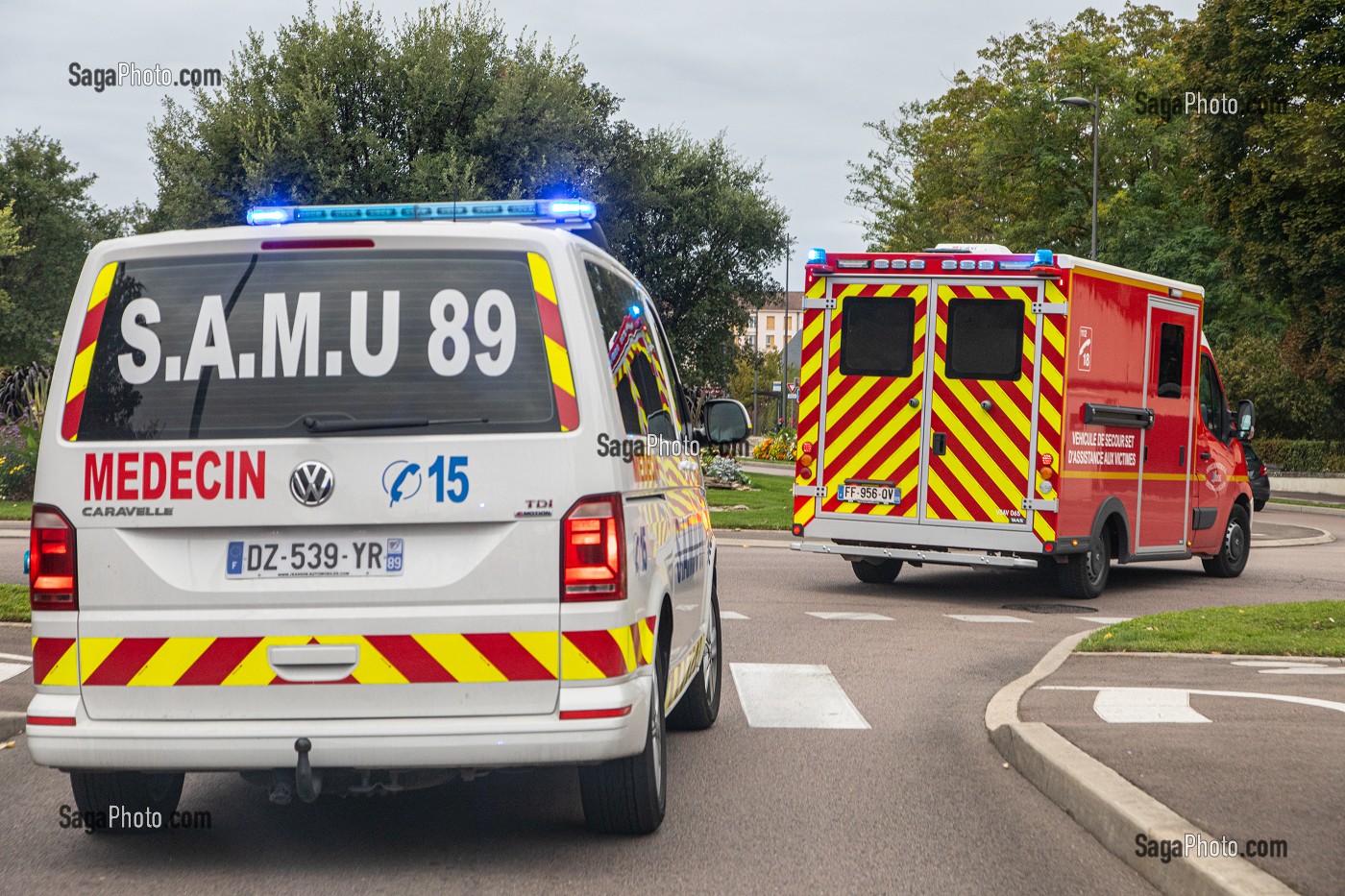 INTERVENTION POUR URGENCE CARDIAQUE, SAMU 89 ET SAPEURS-POMPIERS DU CENTRE DE SECOURS PRINCIPAL (CSP), AUXERRE, YONNE, FRANCE 