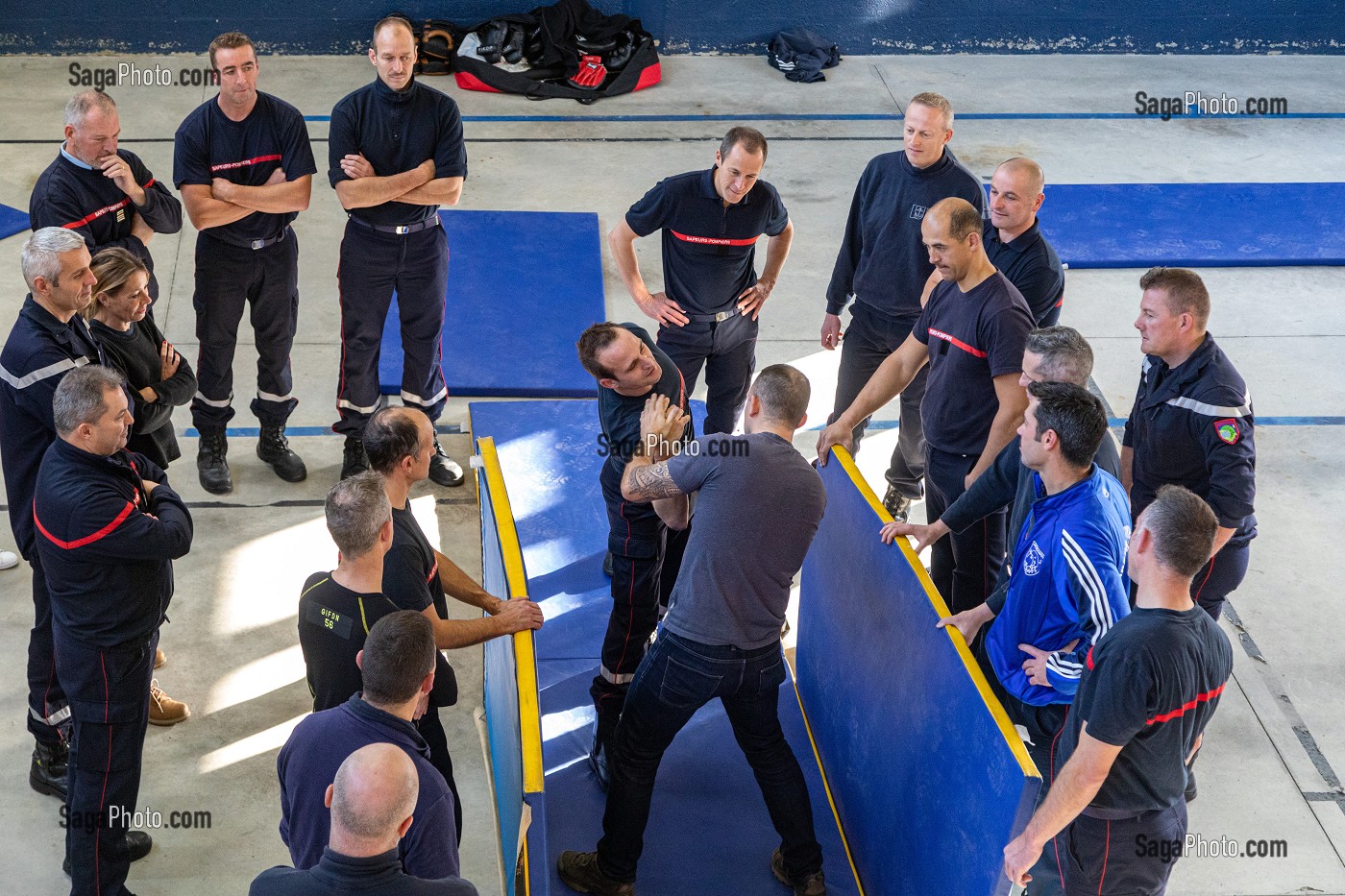 FORMATION POUR FAIRE FACE AUX SITUATIONS D'AGRESSIVITE ET D'AGRESSIONS EN INTERVENTION SAPEURS-POMPIERS, CENTRE DE SECOURS DE CARNAC, MORBIHAN, FRANCE 