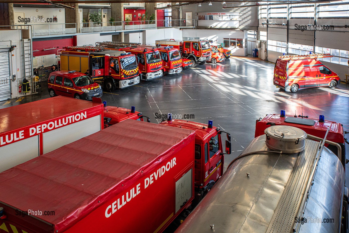 LA REMISE DES VEHICULES, SAPEURS-POMPIERS DU CENTRE DE SECOURS DE LISIEUX, SDIS14, CALVADOS, FRANCE 