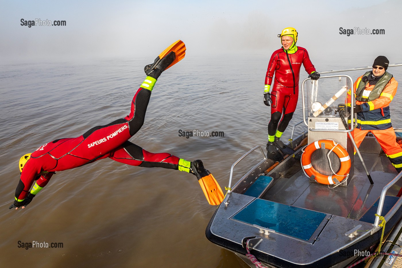 EXERCICE DE SAUVETAGE D'UNE VICTIME EN DETRESSE DANS LA SEINE, SAPEURS-POMPIERS DU CENTRE DE SECOURS LES ANDELYS, SDIS27, EURE, FRANCE 