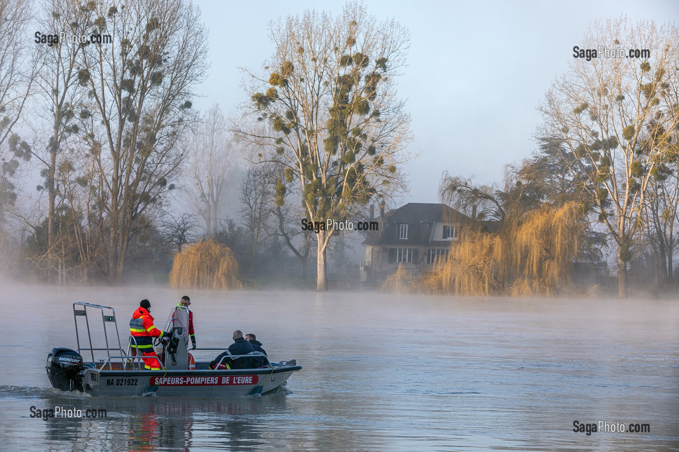 RECONNAISSANCE SUR LA SEINE POUR UNE PERSONNE DISPARUE, SAPEURS-POMPIERS DU CENTRE DE SECOURS LES ANDELYS, SDIS27, EURE, FRANCE 