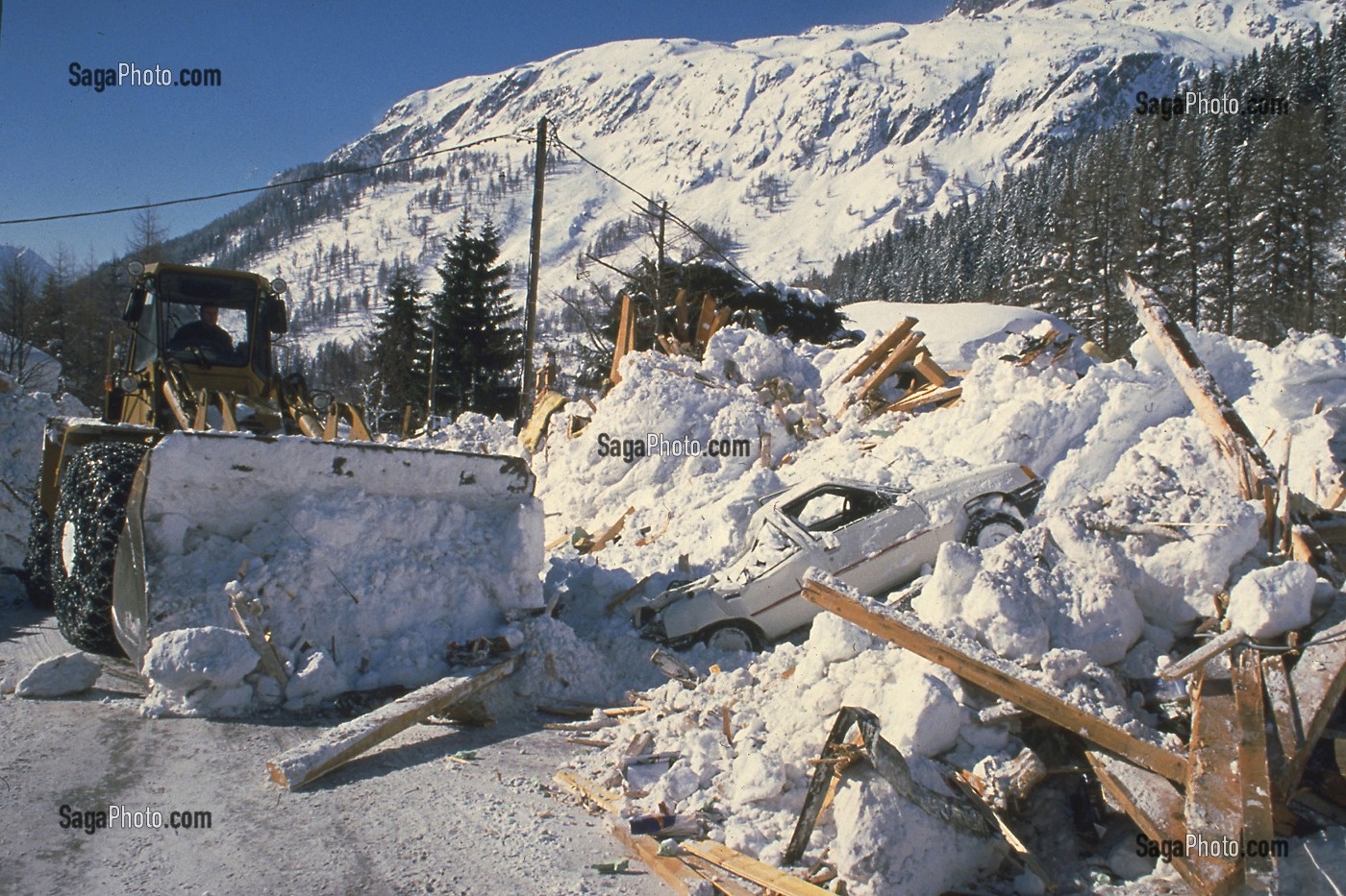 DEGATS DE L'AVALANCHE DU TOUR, CHAMONIX, 9 FEVRIER 1999 