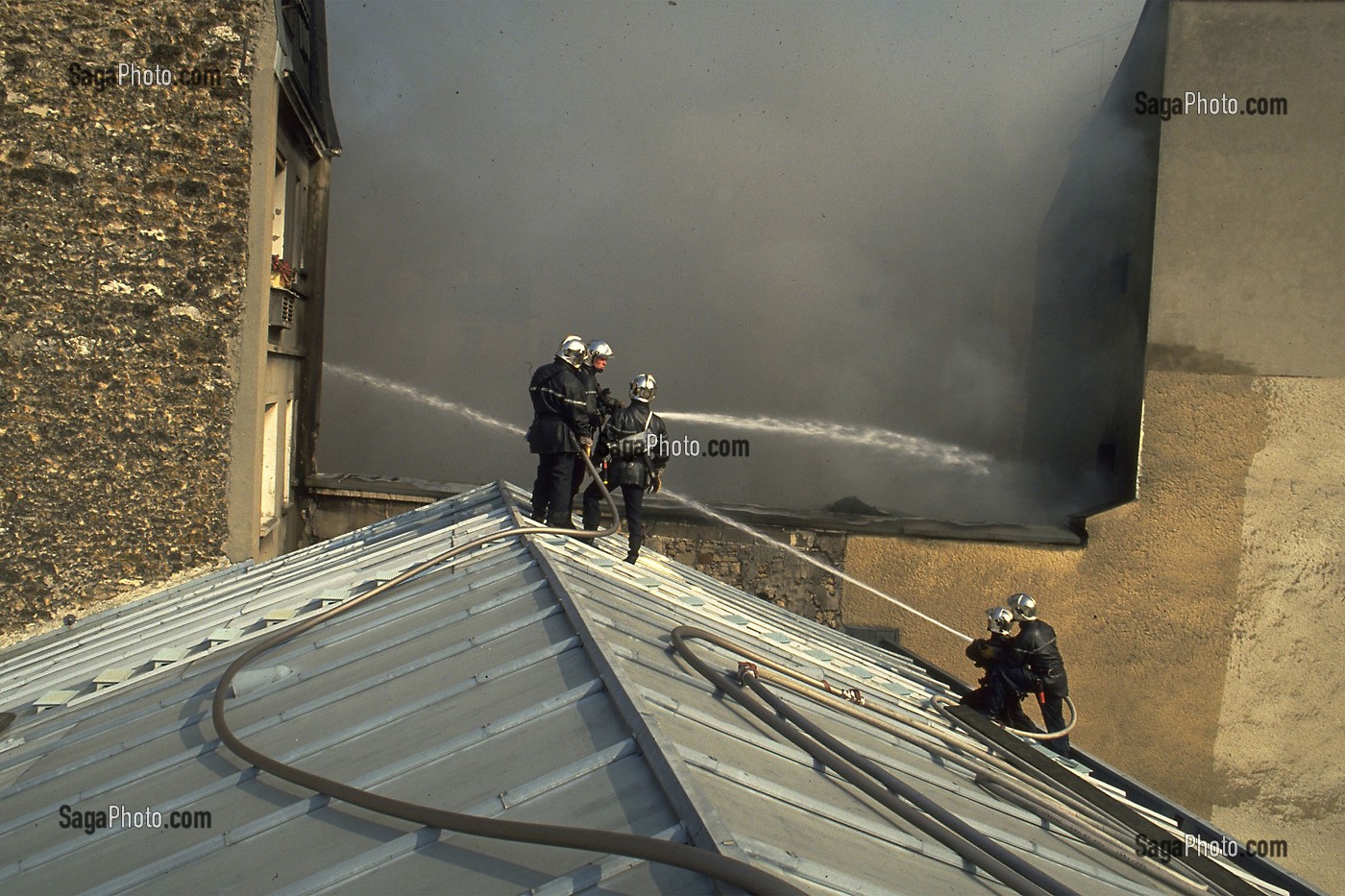 FEU DE GARAGE, PARIS 18 