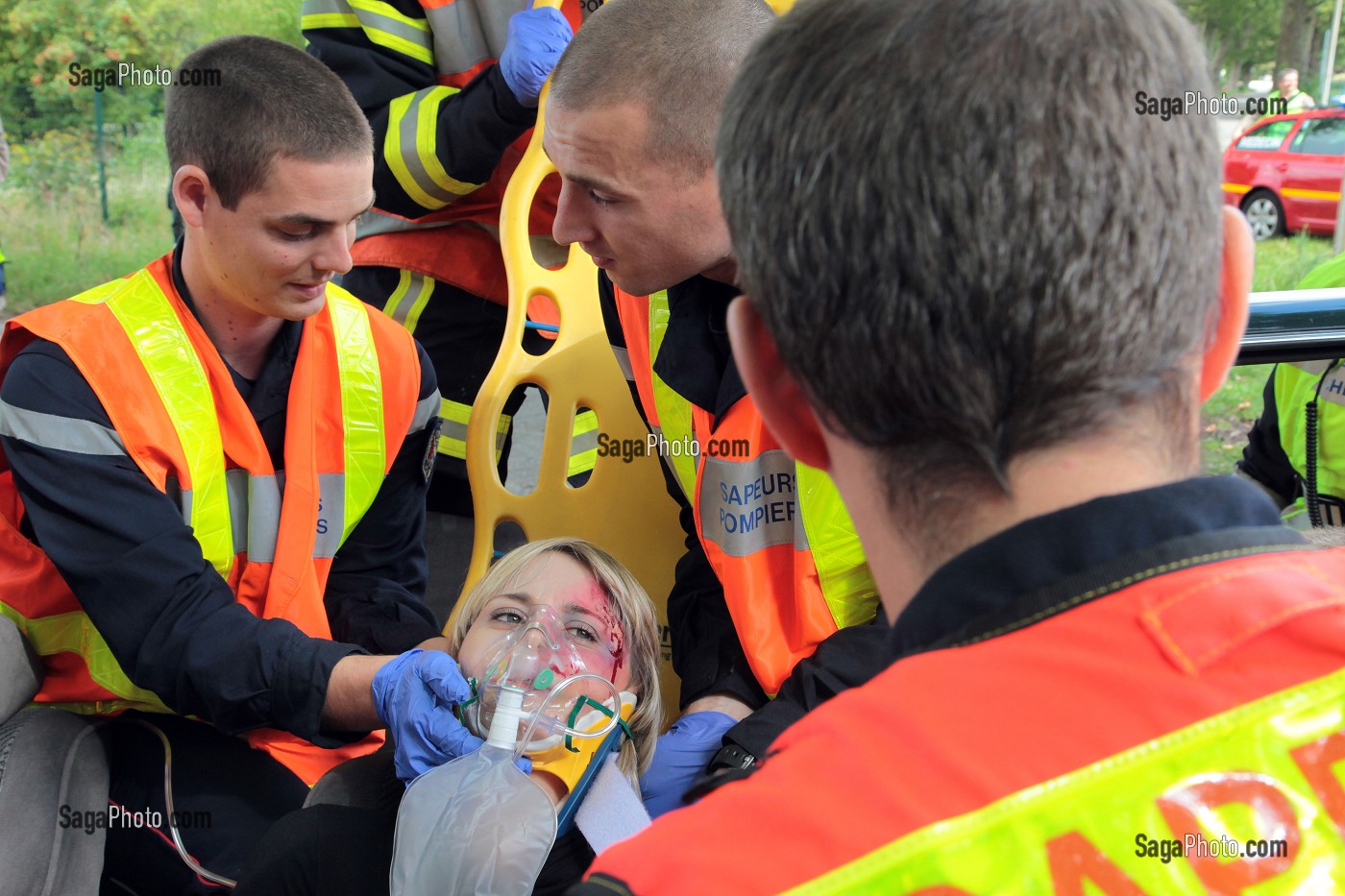 EXERCICE SECOURS ROUTIER, VOITURE CONTRE UN ARBRE, MEDICALISATION ET EXTRACTION D'UNE VICTIME. 