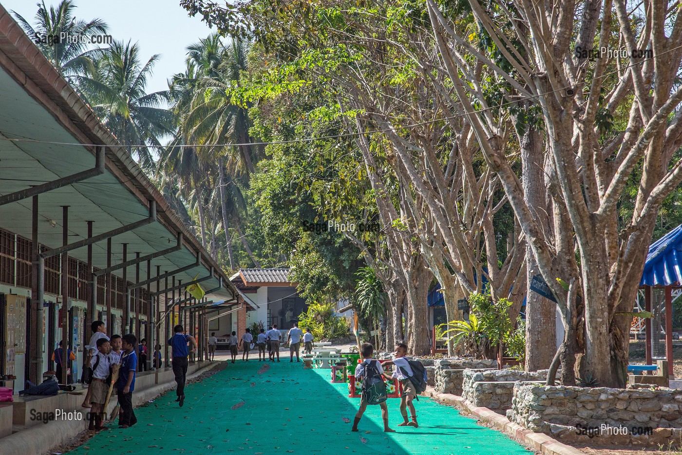 LES ELEVES DE PRIMAIRES A LA RECREATION, ECOLE SUAN LUNG, BANG SAPHAN, THAILANDE, ASIE 