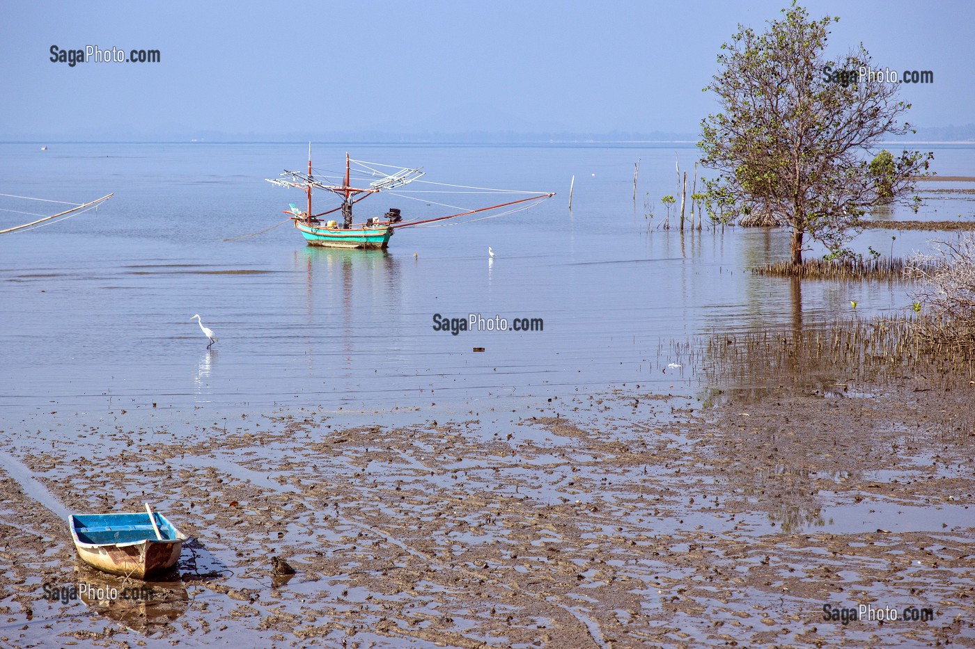 PAYSAGE DE BORD DE MER A MAREE BASSE, BANG SAPHAN, THAILANDE, ASIE 