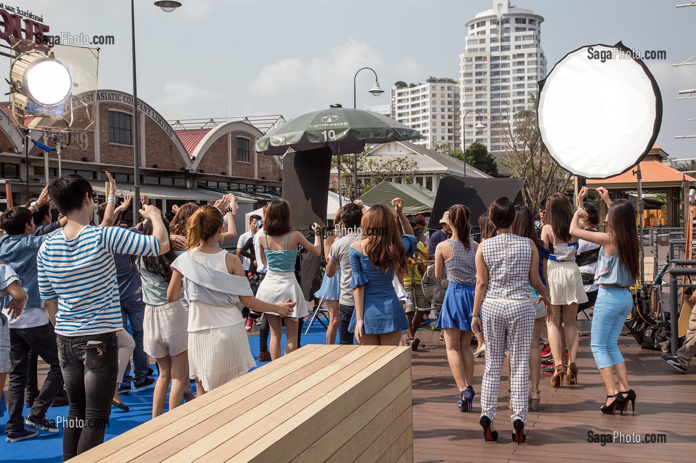 ECLAIRAGES ET TOURNAGE D'UN CLIP VIDEO DE MUSIQUE, ASIATIQUE THE RIVERFRONT, BANGKOK, THAILANDE, ASIE 