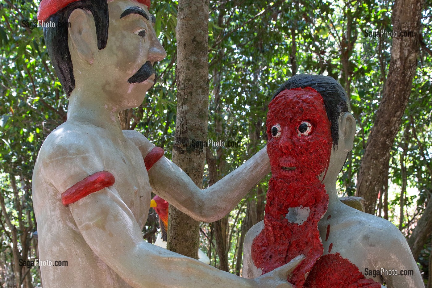 PERSONNES QUI ONT FAIT DU MAL AUX MOINES SONT PUNIS A LEUR MORT, REPRESENTATION DE L'ENFER AU MONASTERE BOUDDHISTE WAT KEAW PRASERT, PATHIO, PROVINCE DE CHUMPHON, THAILANDE, ASIE 