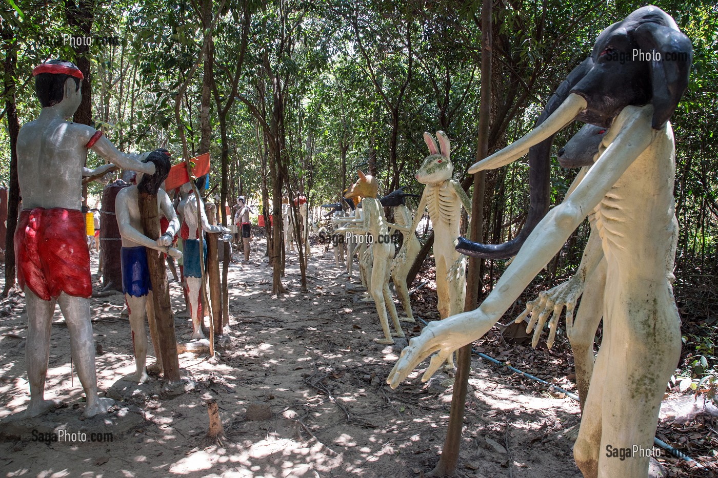 HOMME DONT LA TETE SE TRANSFORME EN ANIMAL (DANS LA RELIGION BOUDDHISTE, IL EST INTERDIT DE FAIRE DU MAL AUX ANIMAUX), REPRESENTATION DE L'ENFER AU MONASTERE BOUDDHISTE WAT KEAW PRASERT, PATHIO, PROVINCE DE CHUMPHON, THAILANDE, ASIE 