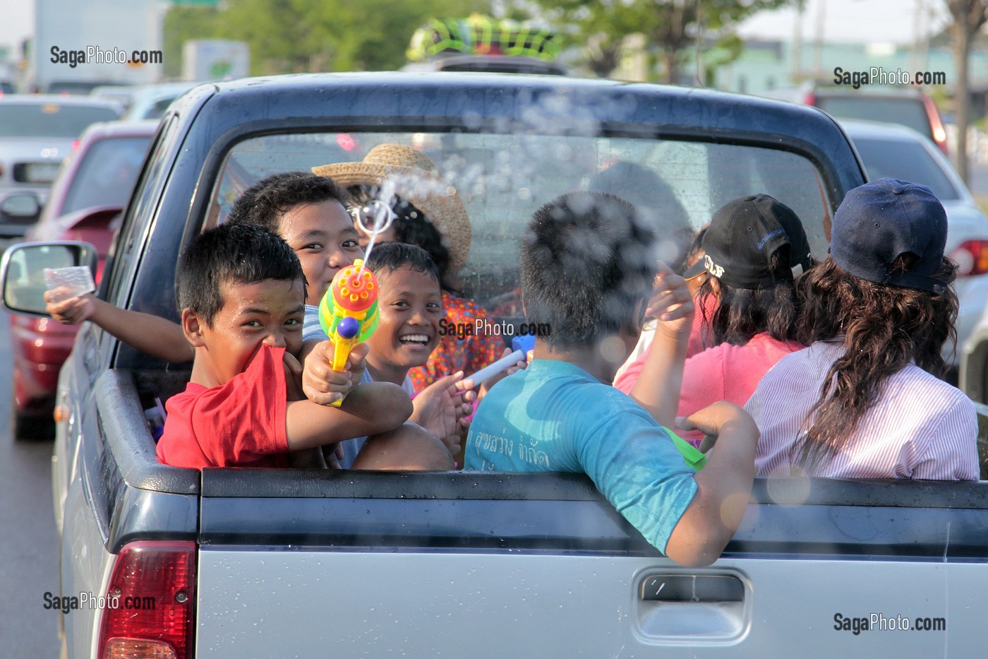 JEUX D'EAU DANS LES VOITURES, SUR L'AUTOROUTE, A L'OCCASION DE LA FETE DU NOUVEL AN, BANGKOK, THAILANDE, ASIE 