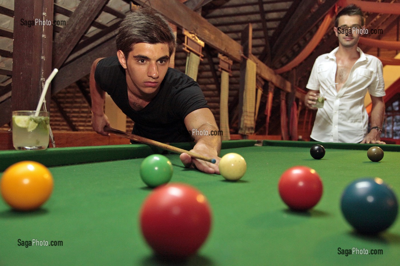 JEU DE BILLARD, CORAL HOTEL, BANG SAPHAN, PROVINCE DE PRACHUAP KHIRI KHAN PROVINCE, THAILANDE, ASIE 