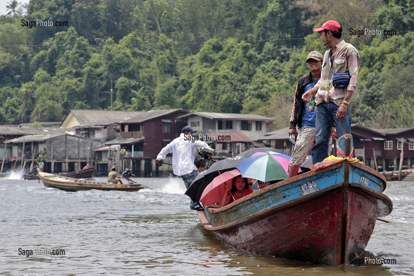 BATEAUX TAXIS POUR LA BIRMANIE, PORT DE RANONG, THAILANDE 