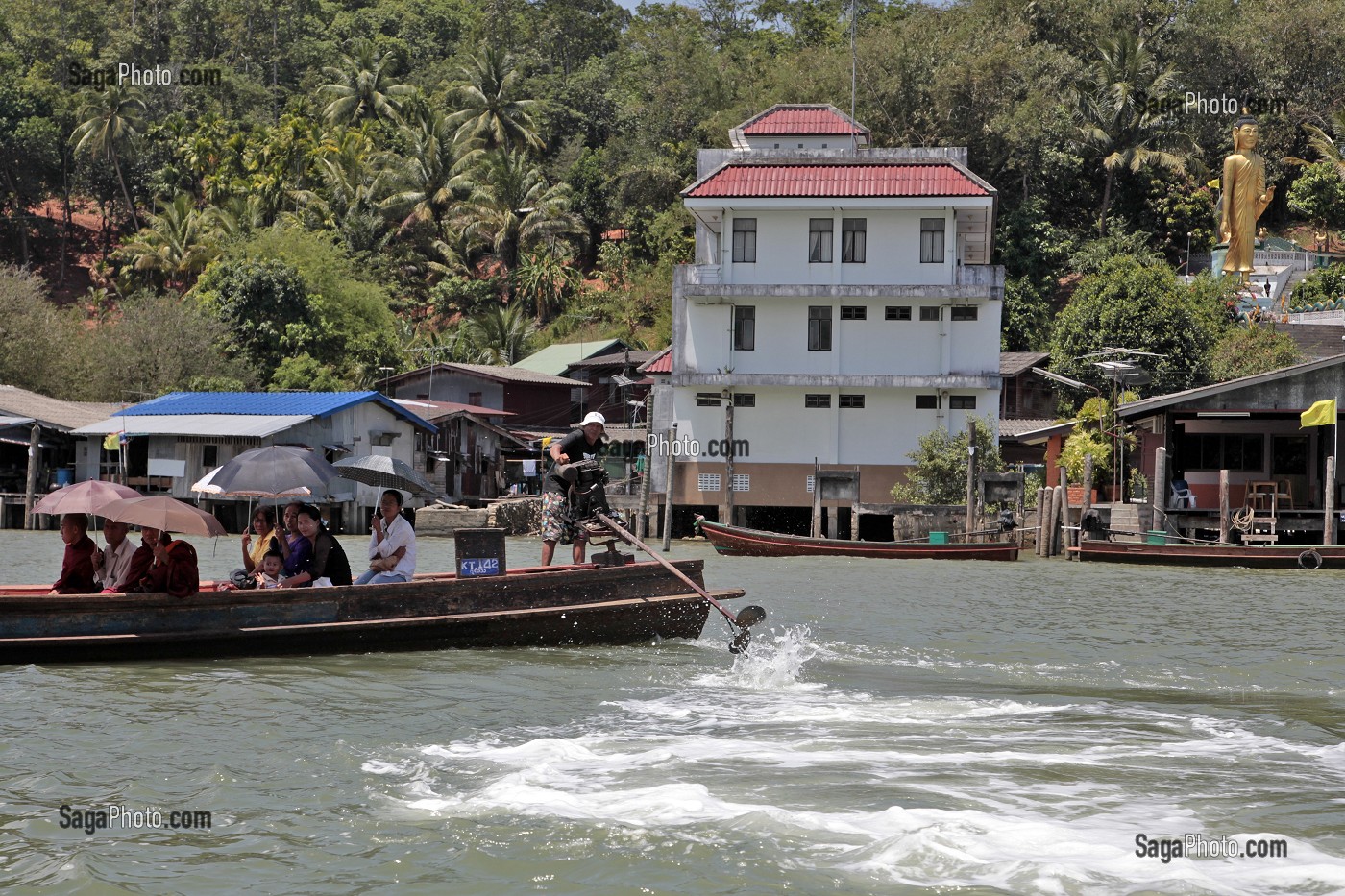 BATEAUX TAXIS EFFECTUANT LES TRAJETS REGULIERS POUR LA BIRMANIE, EMBARCADERE DU PORT DE RANONG, THAILANDE, ASIE 