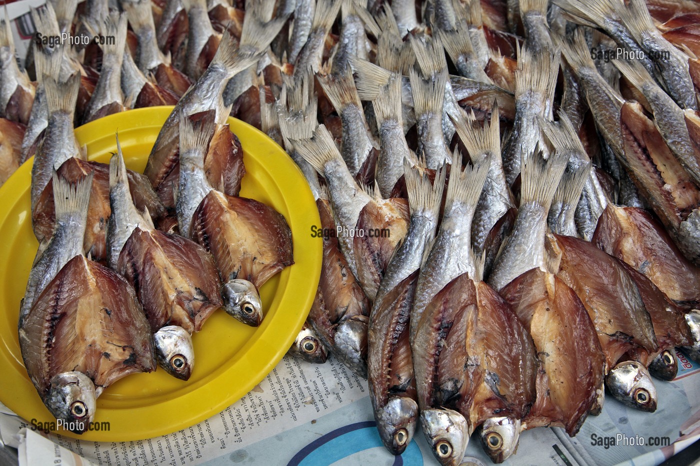 ETALAGE DE POISSONS SECHES, MARCHE DE BANG SAPHAN, THAILANDE, ASIE 