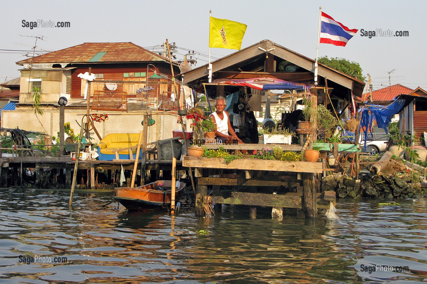 MAISON SUR PILOTIS AU BORD DES KLONGS, PETITS CANAUX, BANGKOK, THAILANDE 