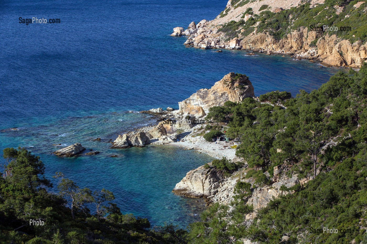 COTE DECOUPEE, LITTORAL TURC DE LA MER EGEE, REGION DE FOCA, RIVIERA DES OLIVIERS, NORD D’IZMIR, TURQUIE 