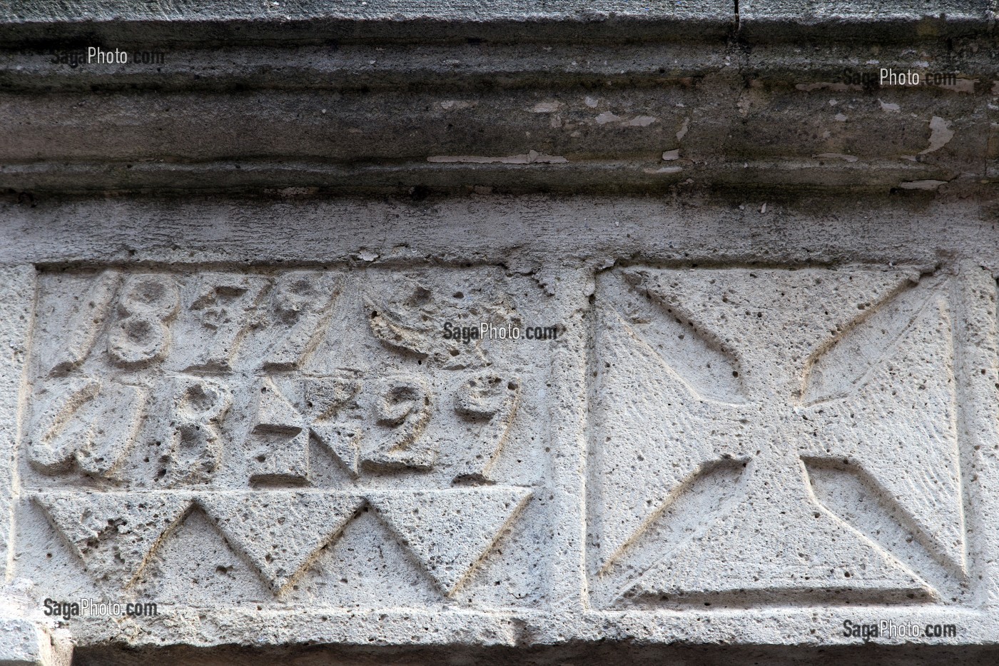 SYMBOLE SUR LES MAISONS AYANT APPARTENU A DES GRECS CHRETIENS ORTHODOXES AU XIX EME SIECLE, VILLAGE DE YENIFOCA, RIVIERA DES OLIVIERS, NORD D’IZMIR, TURQUIE 