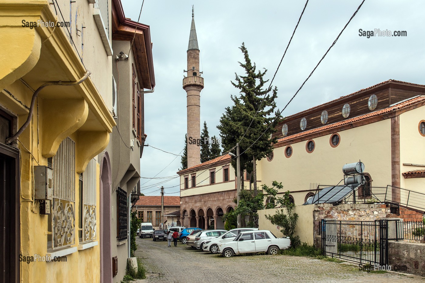 EXTERIEUR DE LA MOSQUEE HAYRETTIN PASA (ANCIENNE EGLISE), VILLE D’AYVALIK SUR LES BORDS DE LA MER EGEE, RIVIERA DES OLIVIERS, NORD D’IZMIR, TURQUIE 