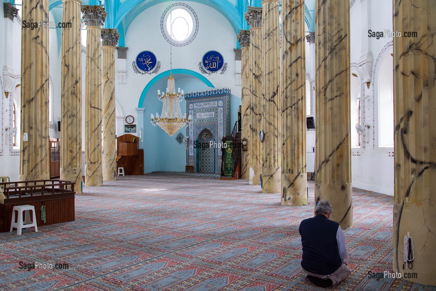 INTERIEUR DE LA MOSQUEE HAYRETTIN PASA (ANCIENNE EGLISE), VILLE D’AYVALIK SUR LES BORDS DE LA MER EGEE, RIVIERA DES OLIVIERS, NORD D’IZMIR, TURQUIE 