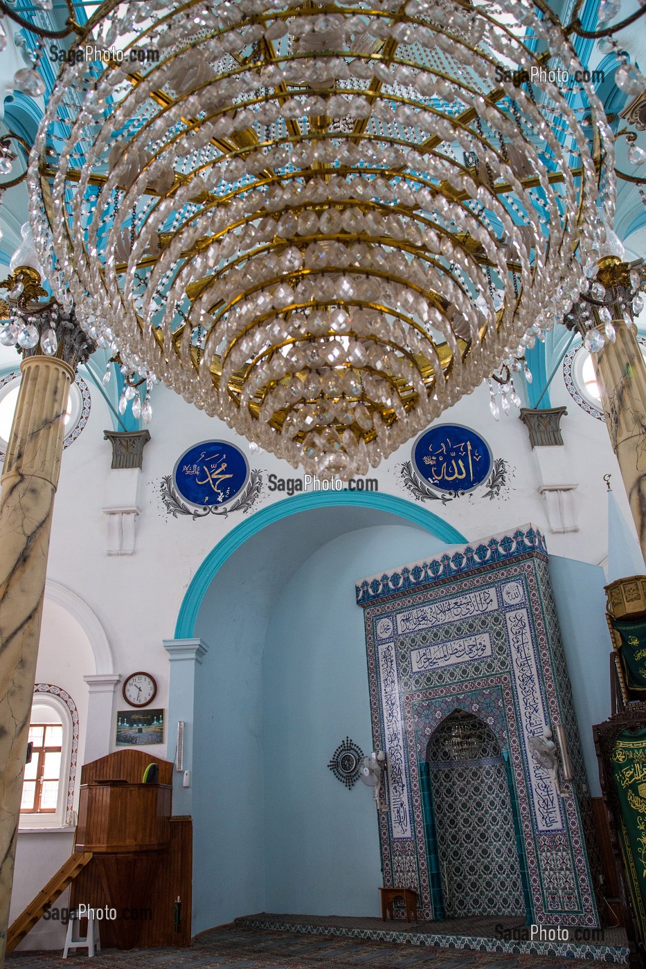 INTERIEUR DE LA MOSQUEE HAYRETTIN PASA (ANCIENNE EGLISE), VILLE D’AYVALIK SUR LES BORDS DE LA MER EGEE, RIVIERA DES OLIVIERS, NORD D’IZMIR, TURQUIE 