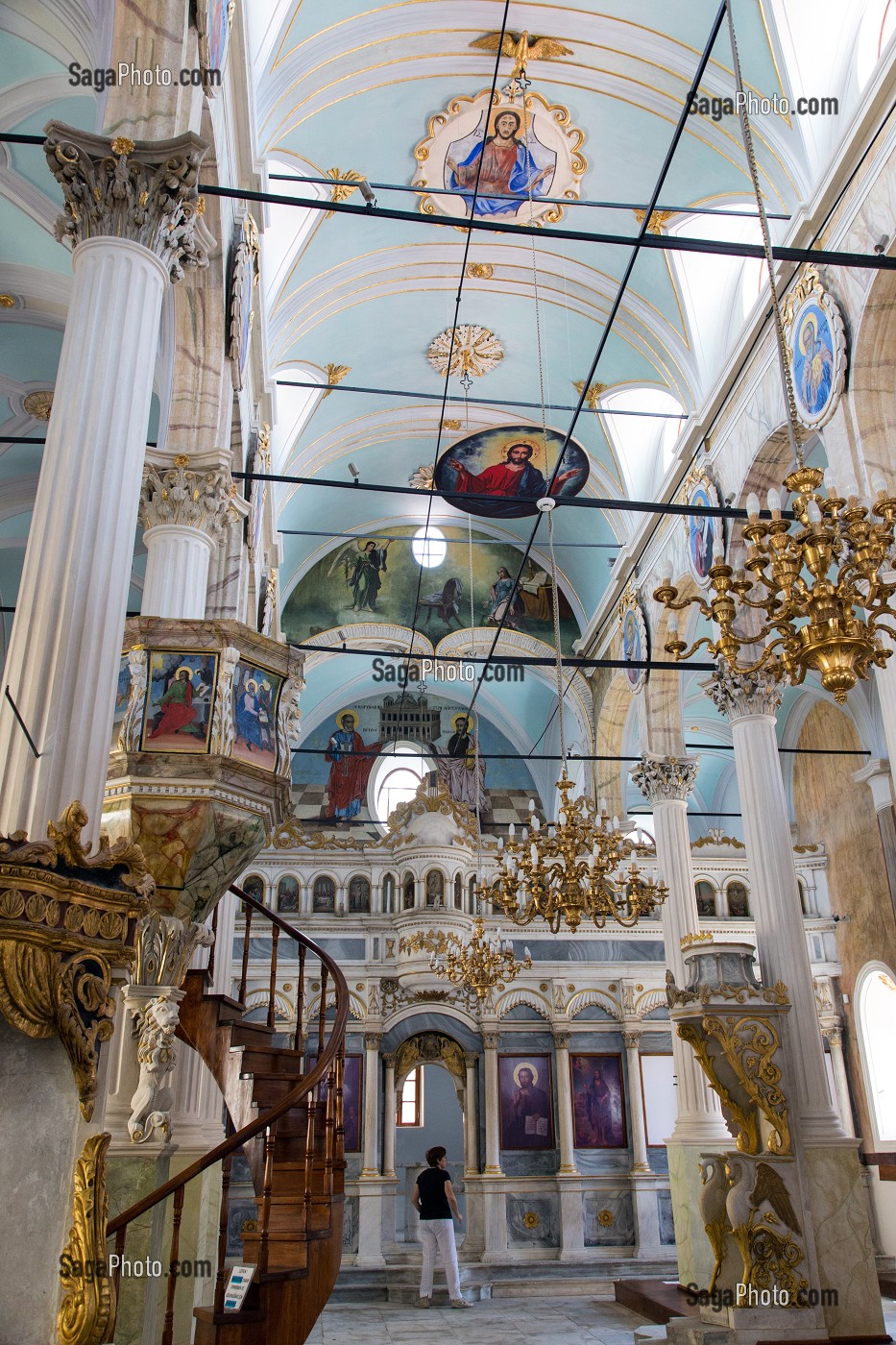INTERIEUR DE EGLISE GREQUE ORTHODOXE TAKSIYARHIS, VILLAGE D’AYVALIK SUR LES BORDS DE LA MER EGEE, RIVIERA DES OLIVIERS, NORD D’IZMIR, TURQUIE 