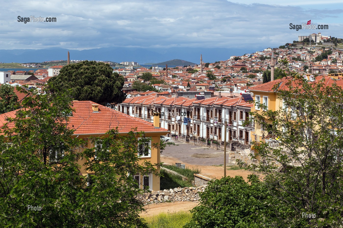 VUE PANORAMA SUR LA VILLE D’AYVALIK SUR LES BORDS DE LA MER EGEE, RIVIERA DES OLIVIERS, NORD D’IZMIR, TURQUIE 