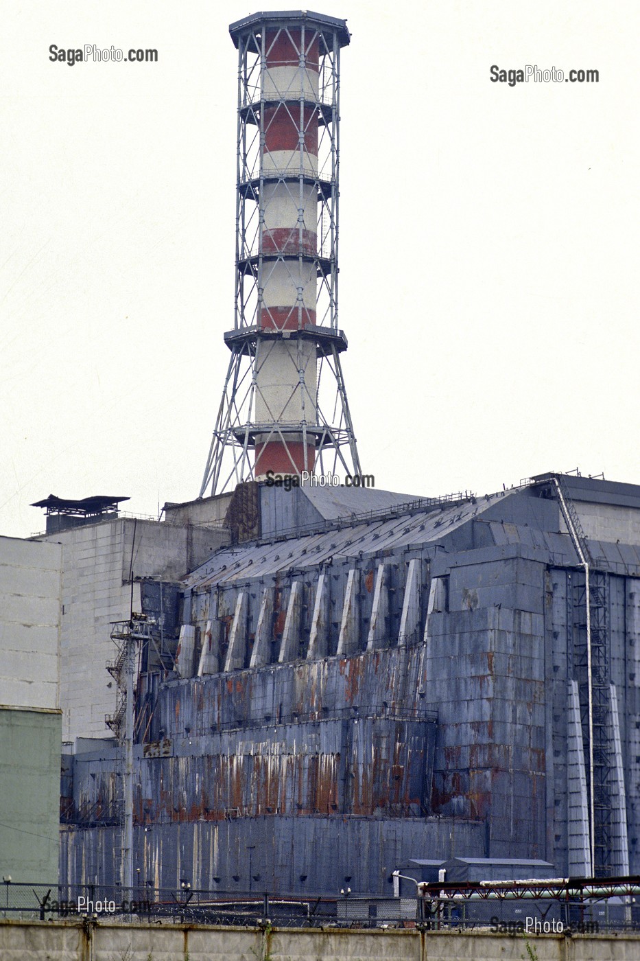 SARCOPHAGE AUTOUR DU REACTEUR NUMERO 4, CENTRALE NUCLEAIRE DE TCHERNOBYL, UKRAINE 