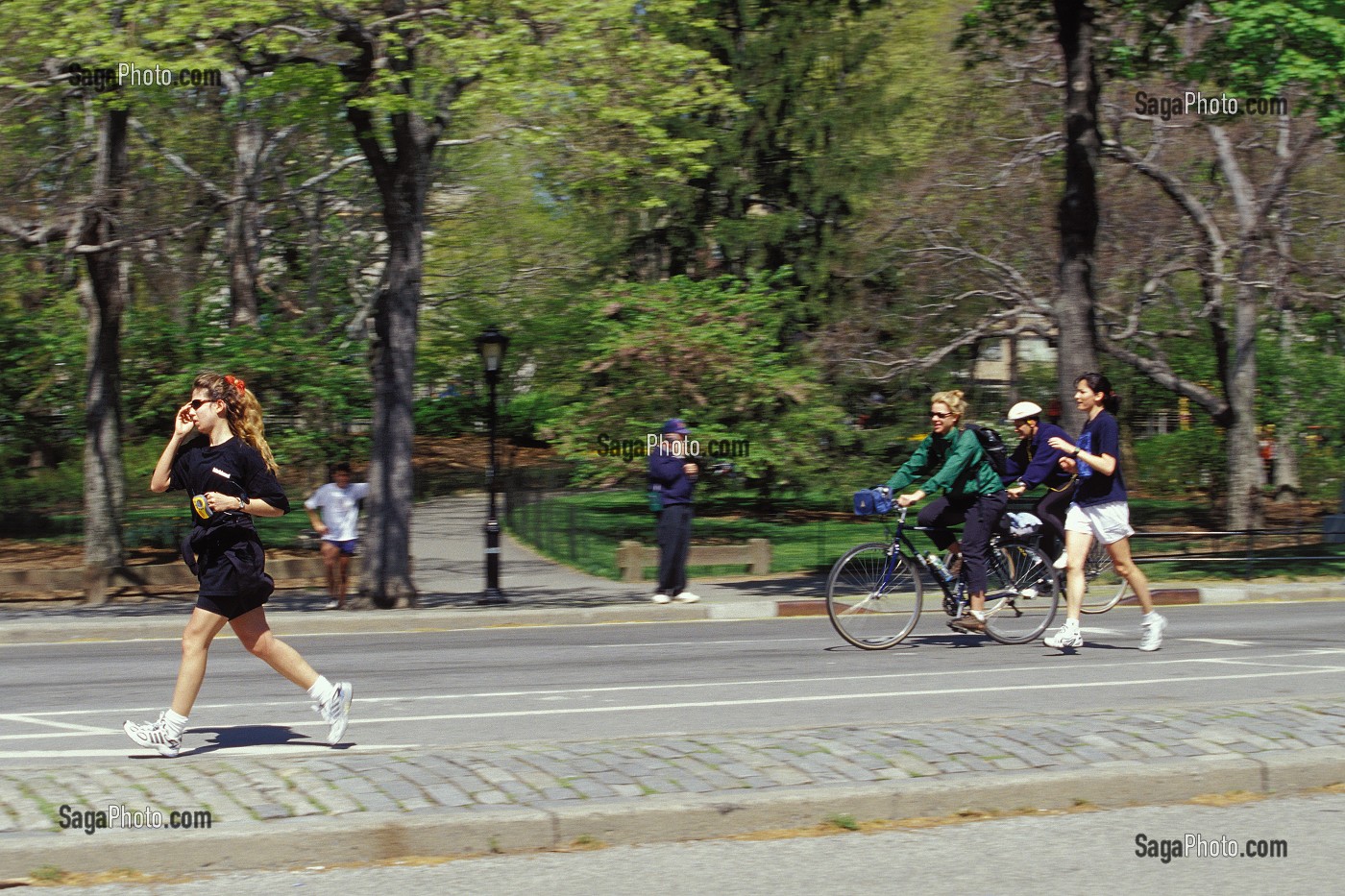 JOGGERS, COUREURS ET CYCLISTES, CENTRAL PARK, MANHATTAN, NEW YORK, USA 