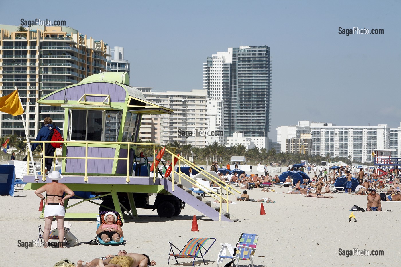 PLAGE, POSTE DE SAUVETAGE ET BUILDING DE MIAMI BEACH, SOUTH BEACH, MIAMI, FLORIDE, FLORIDA, ETATS-UNIS, USA 